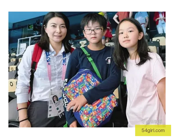 郭晶晶荣升奥运裁判长 威严模样网民纷纷赞太帅